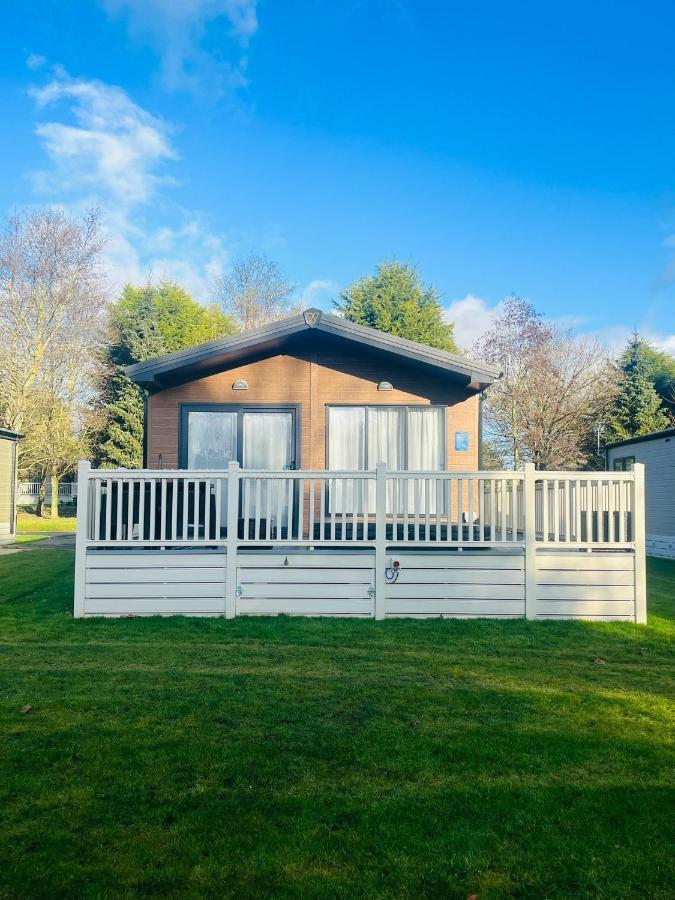 Bushmills Lodge With Hot Tub Thornton  Exterior photo